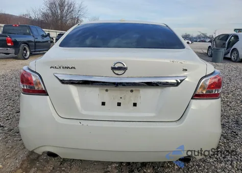 2015 Nissan Altima 2.5 z USA, uszkodzony, nr VIN 1N4AL3AP9FN322193